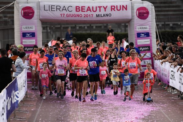 Foto LaPresse - Marco Alpozzi
17 06 2017 Milano ( Italia )
Sport
Lierac Beauty Run 2017, la corsa dedicata alle donne.
Nella foto:

Photo LaPresse - Marco Alpozzi
June 17, 2017 Milan ( Italy )
sport
Lierac Beauty Run 2017, the race dedicated to women.
in the pic: