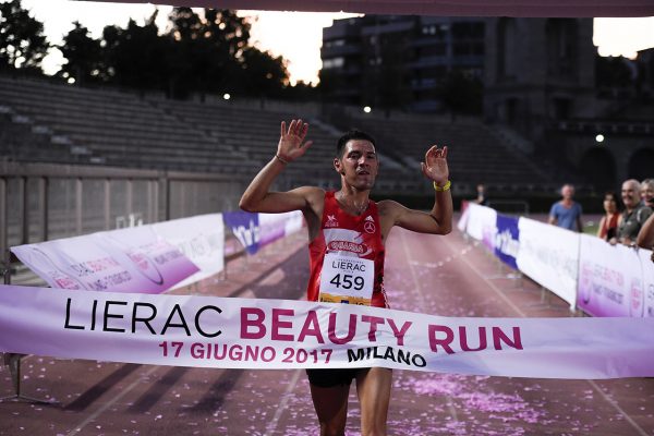 Foto LaPresse - Marco Alpozzi
17 06 2017 Milano ( Italia )
Sport
Lierac Beauty Run 2017, la corsa dedicata alle donne.
Nella foto: Vincitore 10k Corrado Martillaro

Photo LaPresse - Marco Alpozzi
June 17, 2017 Milan ( Italy )
sport
Lierac Beauty Run 2017, the race dedicated to women.
in the pic:Corrado Martillaro