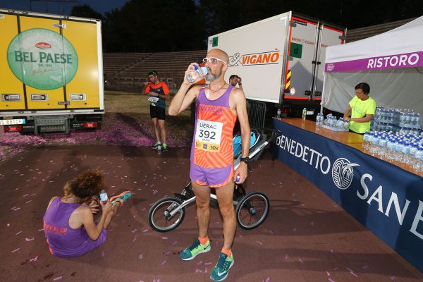 Foto LaPresse - Stefano Porta
17 06 2017 Milano ( Italia )
Sport
Lierac Beauty Run 2017, la corsa dedicata alle donne.
Nella foto: un partecipante con il passeggino

Photo LaPresse - Stefano Porta
June 17, 2017 Milan ( Italy )
sport
Lierac Beauty Run 2017, the race dedicated to women.