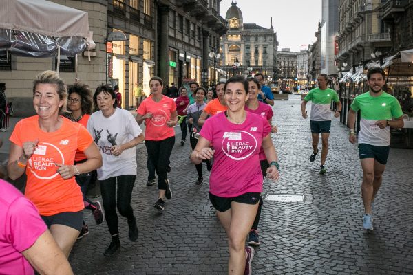 Foto LaPresse/Stefano De Grandis
26/04/18 Milano


Allenamento Lierac per Beauty Run
Presso Banca Intesa piazza cordusio