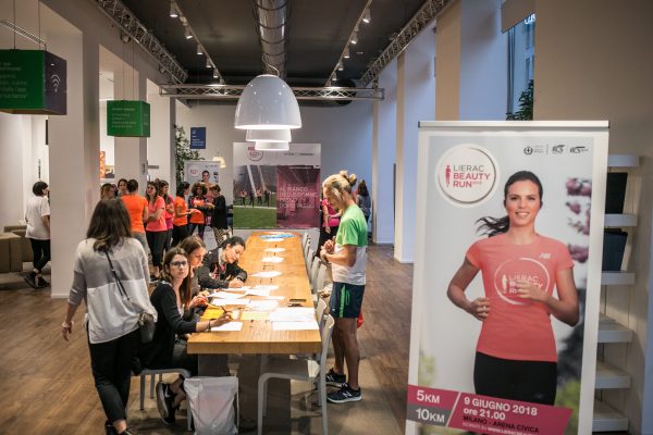 Foto LaPresse/Stefano De Grandis
26/04/18 Milano


Allenamento Lierac per Beauty Run
Presso Banca Intesa piazza cordusio