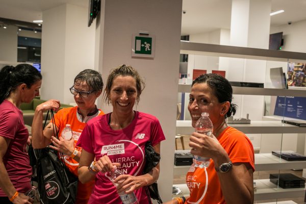 Foto LaPresse/Stefano De Grandis
26/04/18 Milano


Allenamento Lierac per Beauty Run
Presso Banca Intesa piazza cordusio